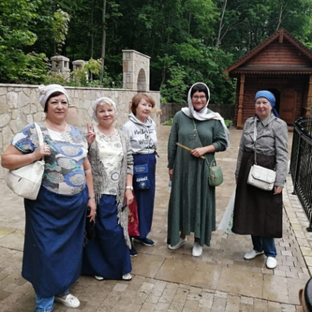 На территории женского монастыря